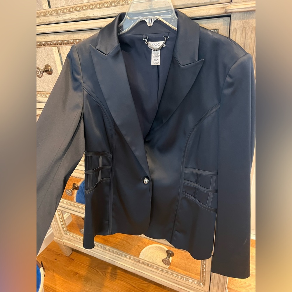 Beautiful Cach’e Navy Suit with matching pencil suit w/gold necklace.